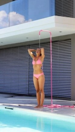 AQT Outdoor Shower 14 AQT Outdoor Shower -Zwembad Spul Winkel AQT Outdoor Shower 7 e1576675862726