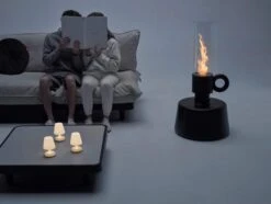 Fatboy Flamtastique 17 Fatboy Flamtastique -Zwembad Spul Winkel FATBOY Flamtastique anthracitePaletti Moodpicture 02 Night 01 04683 scaled 1