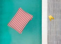 Fatboy Original Floatzac -Zwembad Spul Winkel FATBOY Floatzac Red Stripes Pool Overview