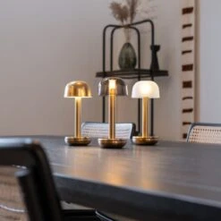 Humble Two Table Light -Zwembad Spul Winkel Humble Two gold smoked tafellamp sfeer 02