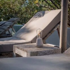 Humble One Outdoor Tafellamp -Zwembad Spul Winkel Humble one outdoor beige sfeer 02