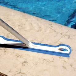 Kerlis Rubber Zwembad Borstel -Zwembad Spul Winkel Kerlis rubber zwembad borstel 03