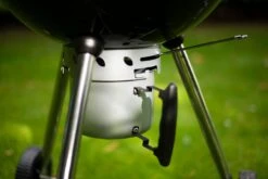 Kettle Kolen BBQ -Zwembad Spul Winkel Kettle 57 kolen barbecue as houder