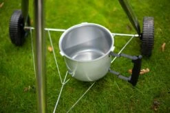 Kettle Kolen BBQ -Zwembad Spul Winkel Kettle kolen barbecue as pot