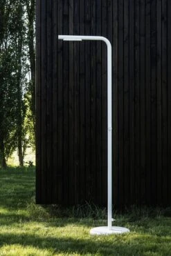 Levantine Outdoor Shower -Zwembad Spul Winkel Levantine outdoor shower wit scaled 1