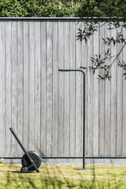 Levantine Outdoor Shower -Zwembad Spul Winkel Levantine outdoor shower zwart scaled 1