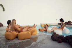 OGO Flower Luxe Ligbed -Zwembad Spul Winkel OGO 2023 7 3B6A2215 copia scaled 1