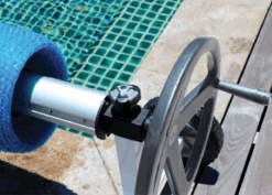 Oprolsysteem Voor Zomerzeil Op Wielen -Zwembad Spul Winkel Oprolsysteem voor zomerzeil op wielen 4