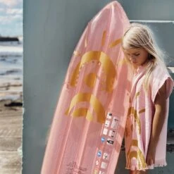 SunnyLife Surfboard Roze -Zwembad Spul Winkel Surfboard roze 03