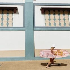 SunnyLife Surfboard Roze -Zwembad Spul Winkel Surfboard roze 08