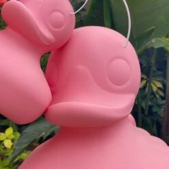 The DUCK DUCK XL Lamp 9 The DUCK DUCK XL Lamp -Zwembad Spul Winkel The Duck Duck Lamp Pink Edition 2