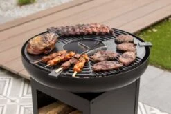 Vuurschaal Plaatgril BBQ Met Houtopslag 02 7 Vuurschaal Plaatgril BBQ Met Houtopslag 02 -Zwembad Spul Winkel Vuurschaal plaatgril BBQ met houtopslag 04