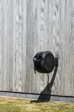 Mirtoon 30m -Zwembad Spul Winkel Zee Mirtoon zwart in tuin scaled 1